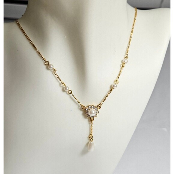 White Baroque Faux-Pearls Pendant Necklace. Gold-Look (Plastic). Preowned. - Picture 6 of 7